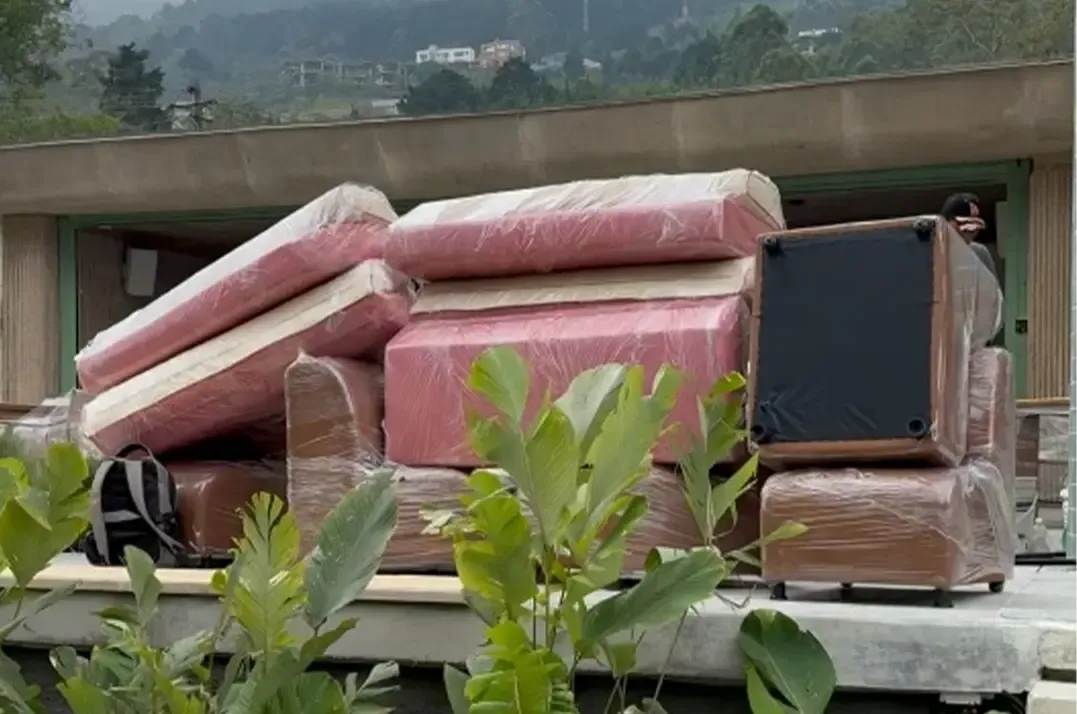 Entrega de muebles a la medida para local comercial