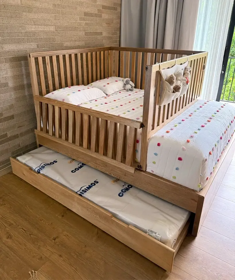 Cuna tipo corral en madera natural