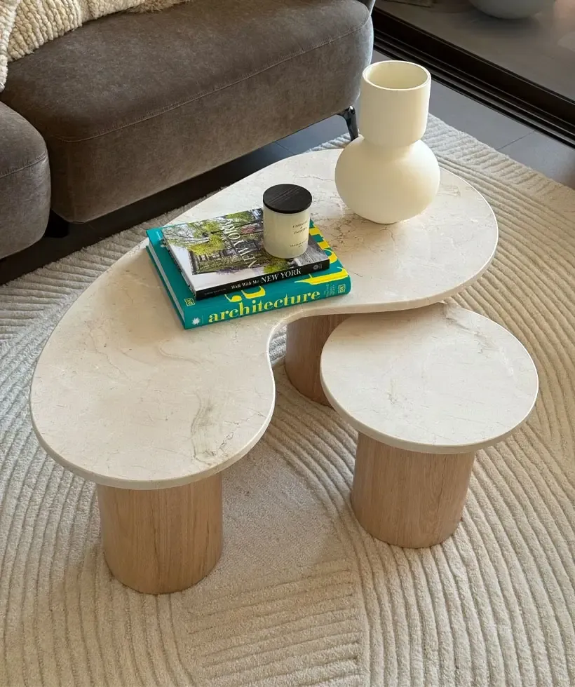 Mesa de centro en madera natural con marmol