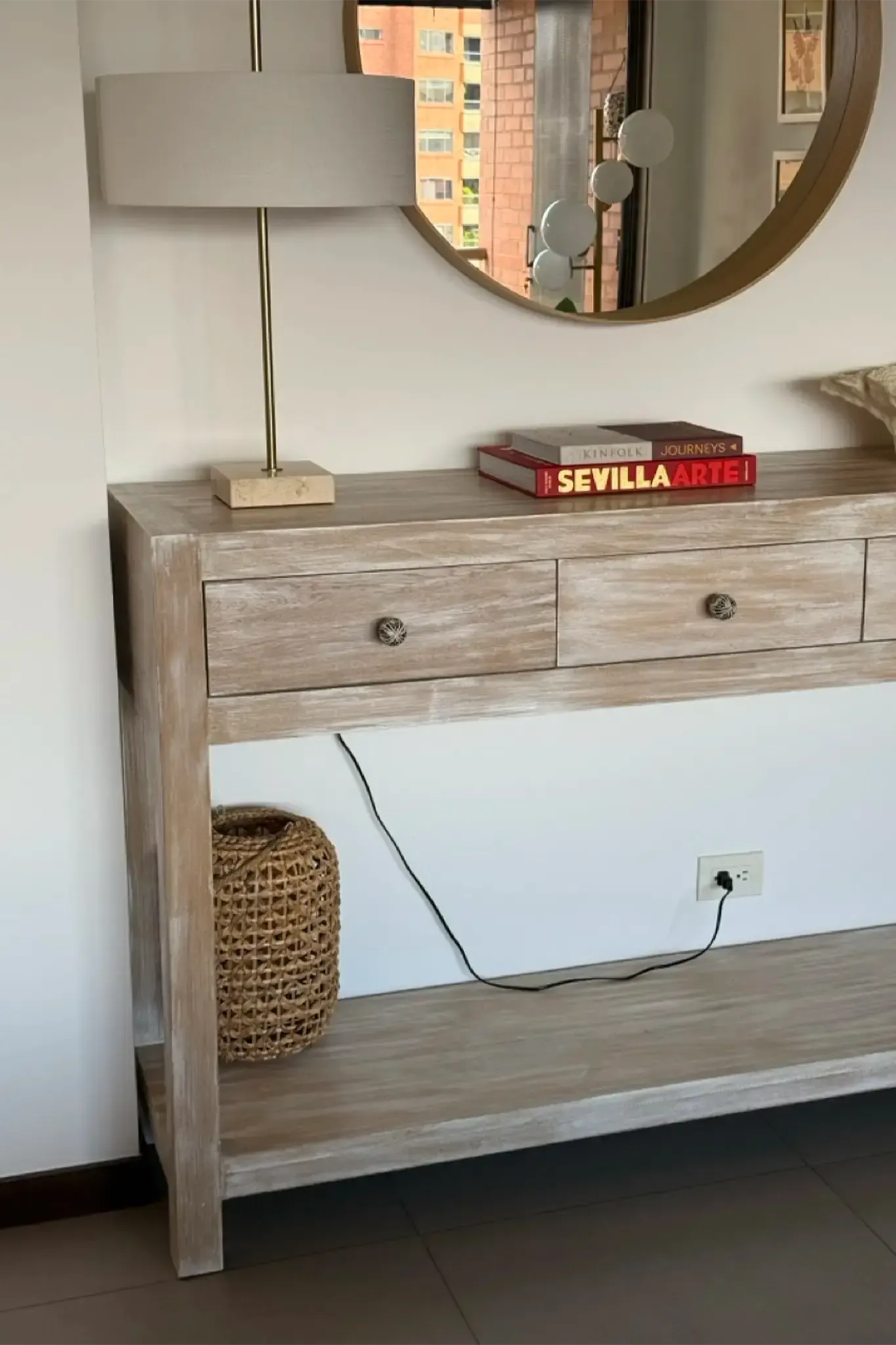 Mesa de centro elevable en madera natural — Apto. Carolina Mesa