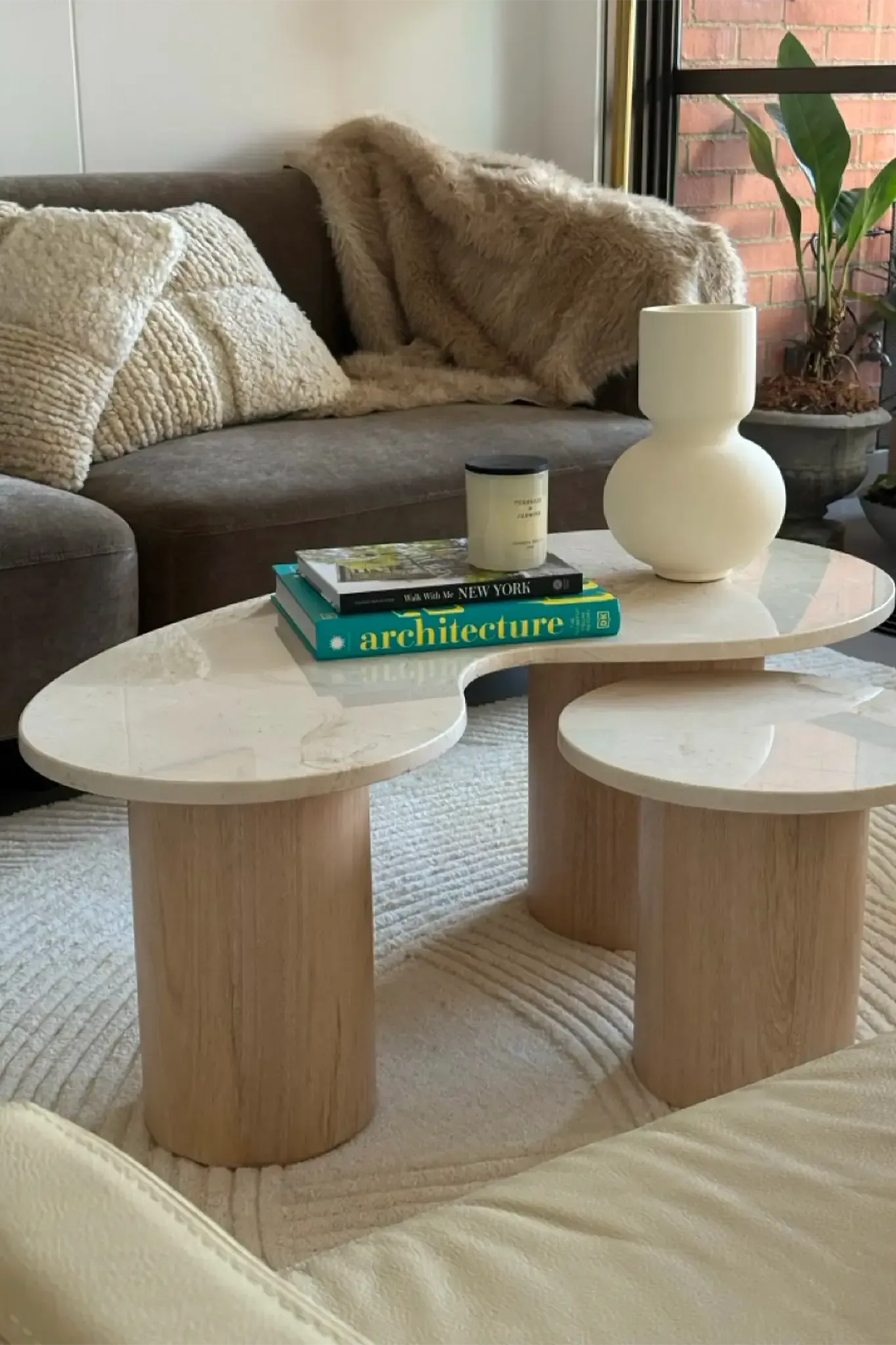 Mesa de centro elevable en madera natural — Apto. Carolina Mesa