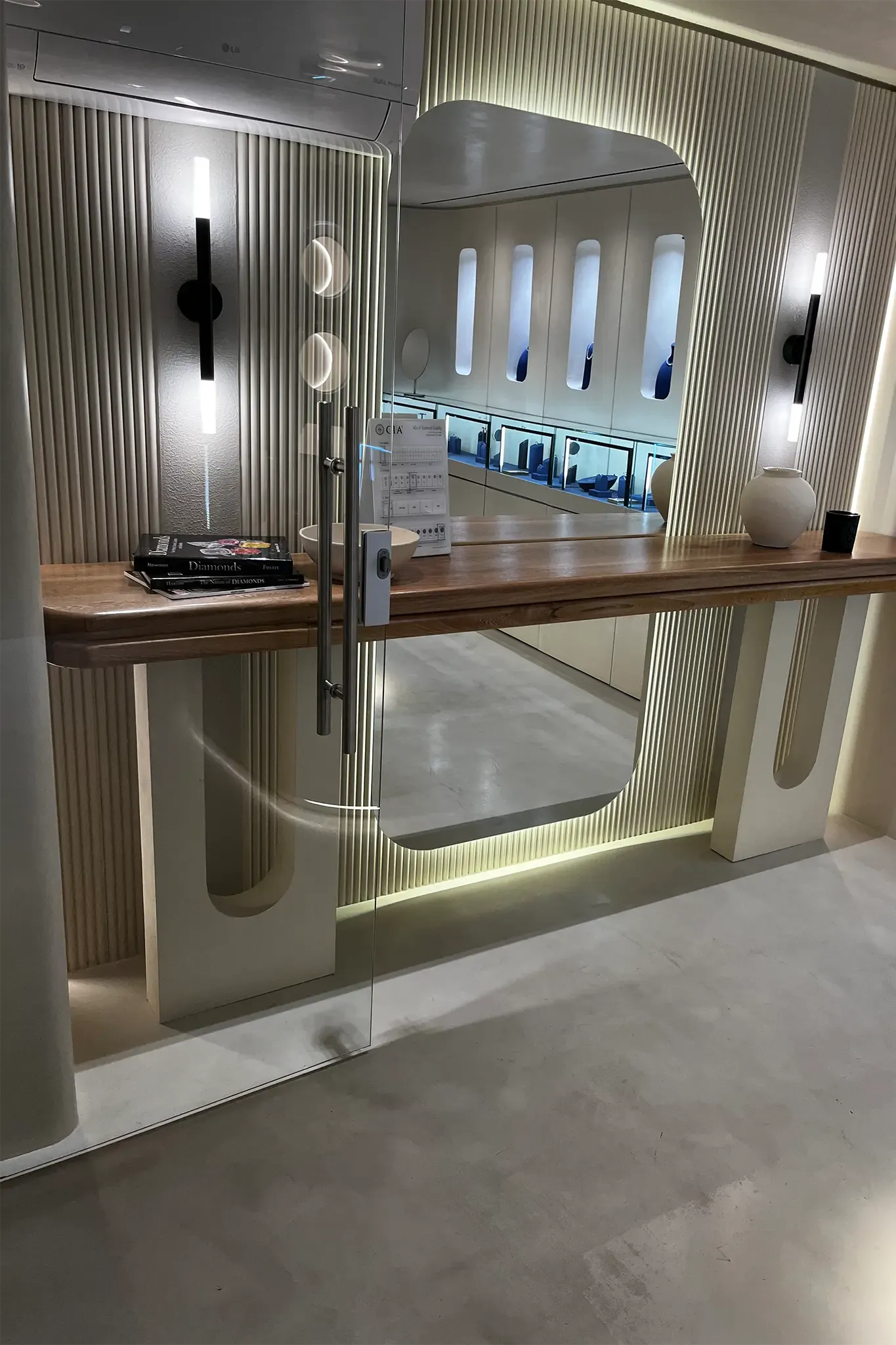 TODO: descripción imagen galería 2 — Local Joyería Capria