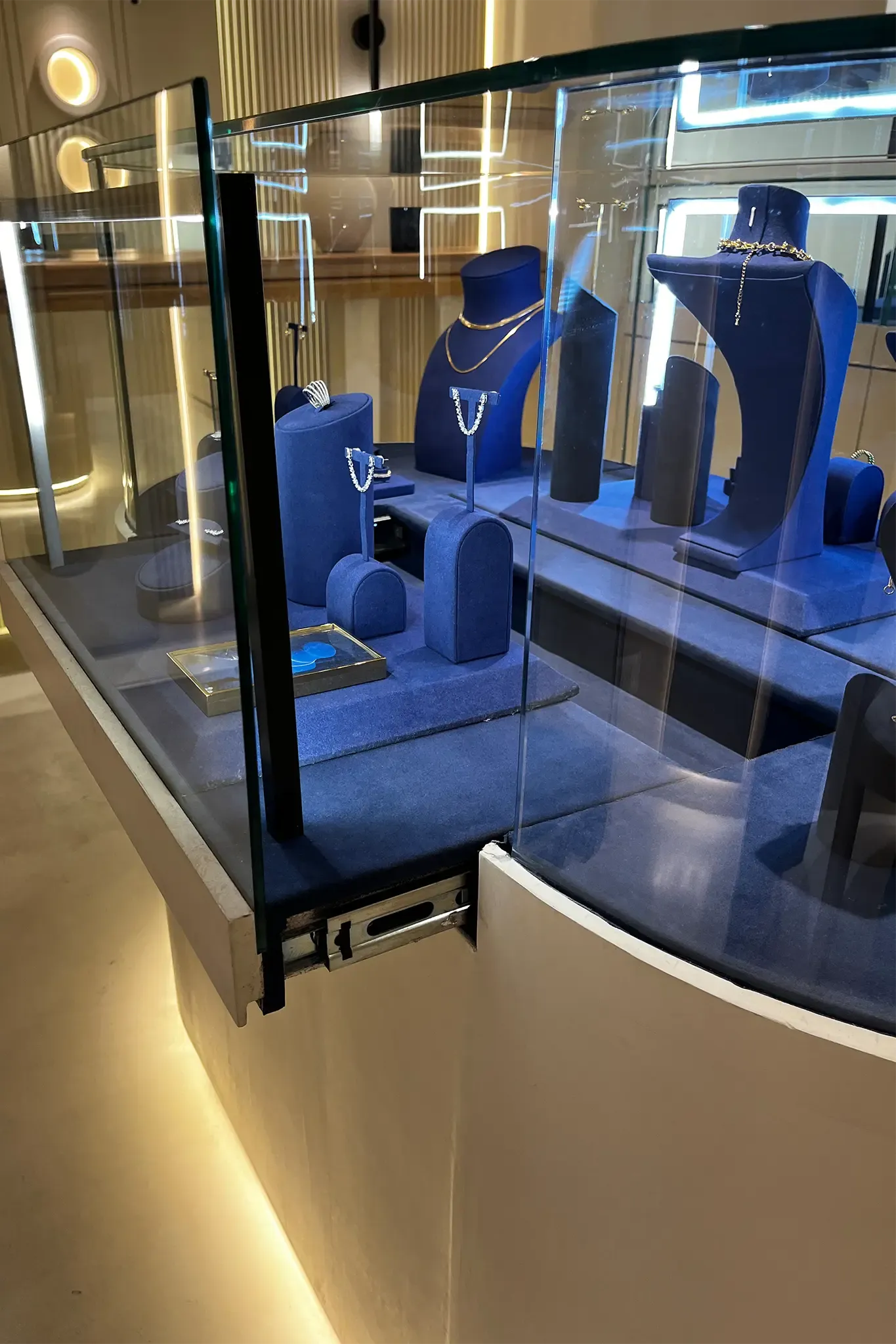 TODO: descripción imagen galería 3 — Local Joyería Capria