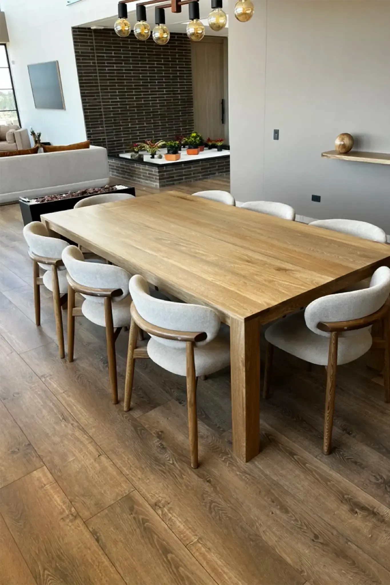 Cama tapizada en tela tipo terciopelo — Casa Juan Pablo