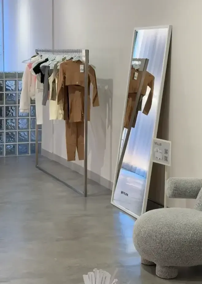 Rack de ropa de Local Comercial Amorfa Gemz