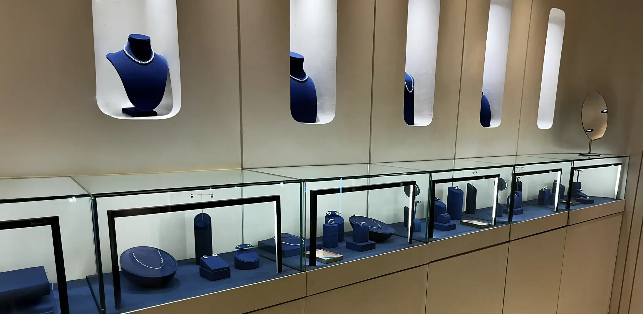 Mostrador de la joyería capria en Medellín