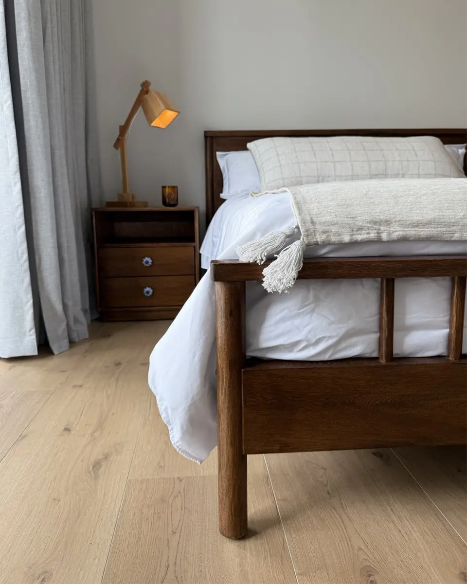 Cama con espaldar a la medida